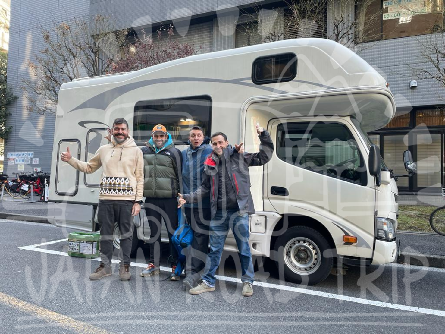 キャンピングカー車種　ログハウス号